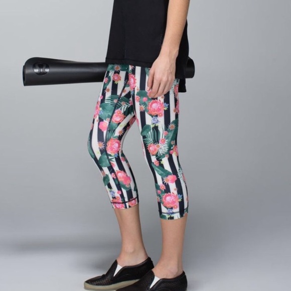 Lululemon RARE wunder under crop palm play multi. A11 - Picture 2 of 7